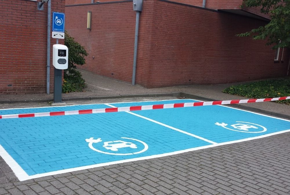 oplaadvakken blauw met symbool huisstyl